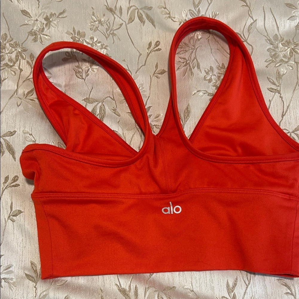 ALO Yoga Red Sports Bra and shorts Set - Picture 4 of 5